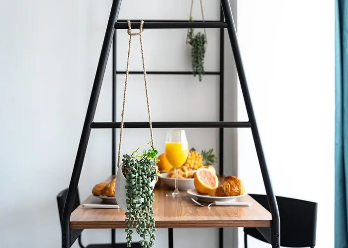 Near * فوينخيرولا